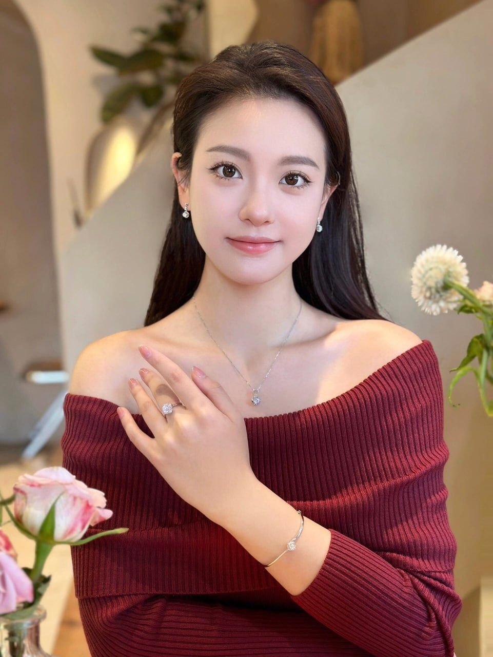 博客主人在花与暖光中的肖像